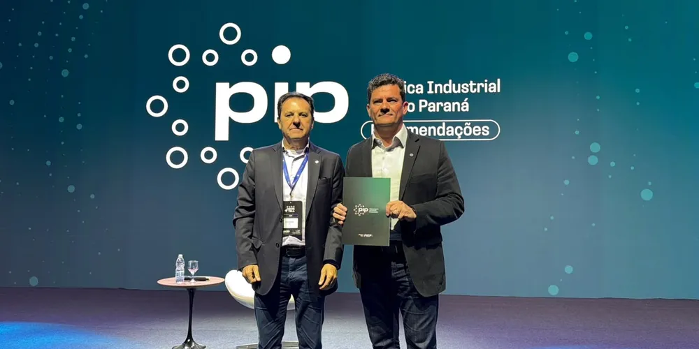 Durante o evento, Moro também recebeu uma proposta estratégica da Fiep aos candidatos ao Governo do Estado