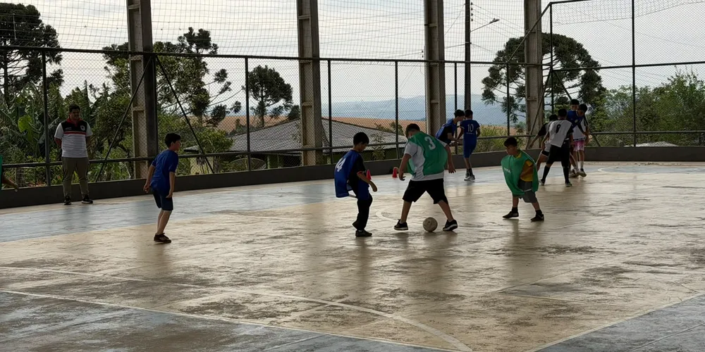 Entre os participantes estão crianças e adolescentes que encontram nas atividades uma oportunidade para desenvolver habilidades e se preparar para futuras competições