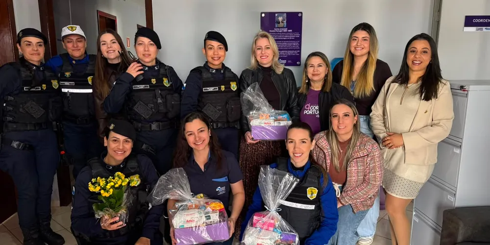 Entre as atividades, foi oferecido um café da manhã especial, seguido de serviços de manicure, maquiagem, procedimentos de estética, cabelo e massagem
