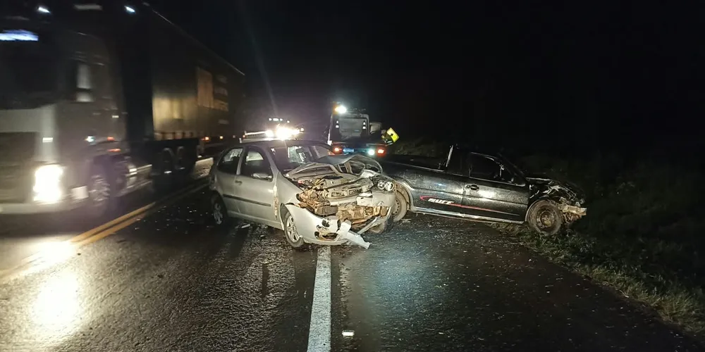 A ocorrência foi registrada na noite deste domingo (30) km 213 da rodovia, no município de Teixeira Soares
