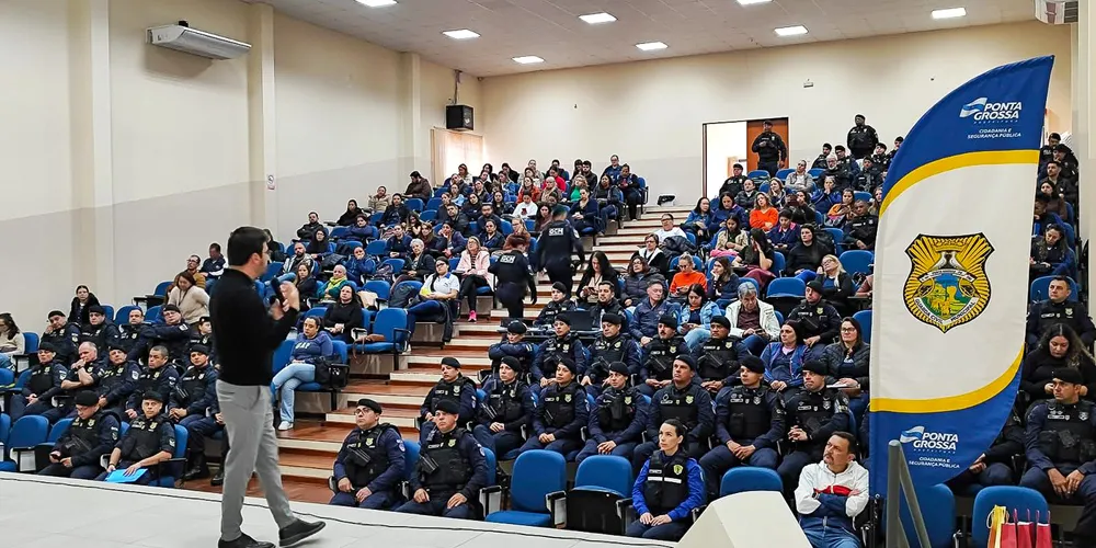 Atividade aconteceu no Anfiteatro Municipal Eunice Miró Guimarães Cordeiro, em Uvaranas