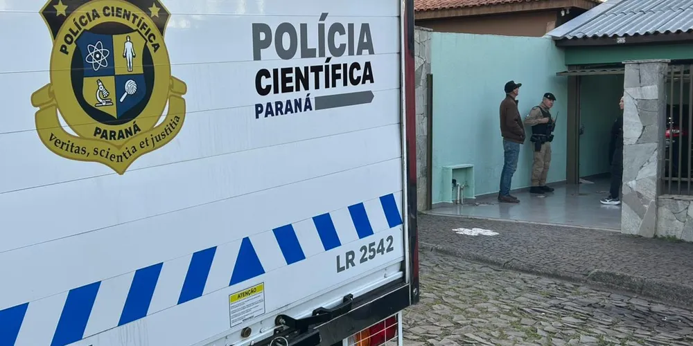 Equipes da Polícia Científica, Polícia Militar e da Polícia Civil foram acionadas para ocorrência e realizam os trabalhos no local