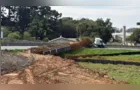 Carreta tomba na BR-277: 'Buraco puxou a carreta para baixo', diz motorista