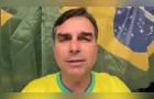 Flávio Bolsonaro diz estar 'sozinho' e reage a ataques de candidatos de direita
