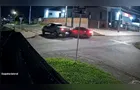 Caminhonete invade preferencial e foge após bater em carro de app em PG