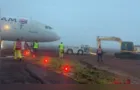 Avião atolado no Aeroporto de Cascavel mobiliza operação com equipamento especial