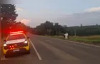 Motorista fica ferido após veículo capotar na PR-160
