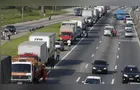 Projeto cria piso de R$ 5 mil para caminhoneiros de longa distância