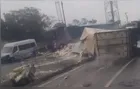 Colisão entre caminhão e van deixa um morto e seis feridos BR-277, em Morretes