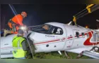Veja imagens da retirada de avião que saiu da pista no aeroporto Santos Dumont