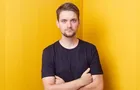 Moraes revoga uso de tornozeleira do youtuber Bismark Fugazza