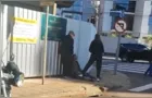 ‘Você roubou minha loja’: Vídeo mostra comerciante rendendo assaltante no PR