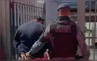 Cão farejador encontra drogas em bar de Curitiba e dono acaba preso