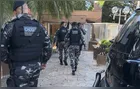 Homem esfaqueia cunhado, invade apartamento e mantém casal de idosos refém