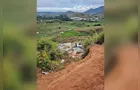 Criança de três anos fica ferida em MG após carreta cair em ribanceira