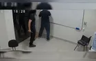 Adolescente de 15 anos esfaqueia professor pelas costas durante aula de reforço em Manaus