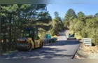 Rua São Josemaria Escrivá recebe asfalto na área rural de São José dos Pinhais