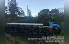 Tombamento de caminhão deixa motorista ferido na PR-092 em Jaguariaíva