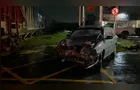 Homem sem CNH bate carro contra trem e deixa dois feridos na Av. Monteiro Lobato