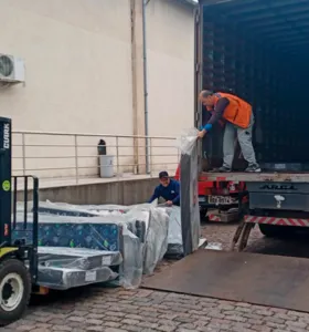 Na prática, a medida autoriza a dispensa de licitação para a compra de itens de ajuda humanitária, o restabelecimento de serviços essenciais e a execução de obras urgentes de reconstrução