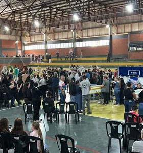 Os corpos chegaram a Imbituva em comboio por volta das 23h de quarta-feira