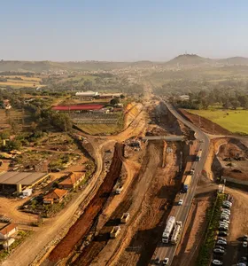 O feriado deve aumentar o fluxo de veículos nas rodovias