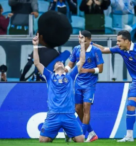 Grêmio encerra jejum e vence Chapecoense de virada no Brasileirão