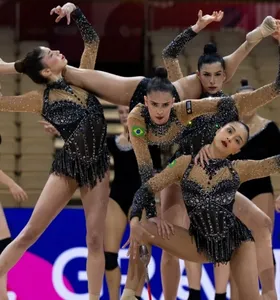 A equipe brasileira é formada por Maria Eduarda Arakaki, Maria Paula Caminha, Mariana Gonçalves, Julia Kurunczi, Sofia Pereira e Nicole Pircio