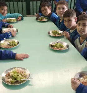 Estudantes puderam desfrutar de verduras plantadas anteriormente por eles