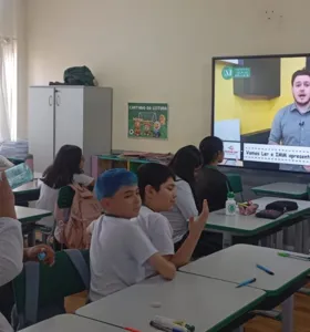 Conteúdo audiovisual leovu importantes informações à sala de aula