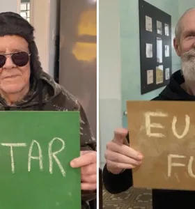Na gravação, os idosos aparecem segurando pequenas lousas com as profissões e atividades que exerceram ao longo da vida