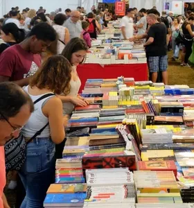 A 45ª Semana Literária Sesc e Feira do Livro reúne diferentes vozes para refletir sobre temas como amor e afetos, diversidade, memória, cultura, escuta e as múltiplas formas de existir