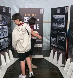 As imagens são contribuições de moradores e da paróquia, digitalizadas pelo Museu Cenas e disponibilizadas também em sua plataforma digital