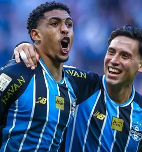 Wallace celebra o primeiro gol do Grêmio contra o São Paulo