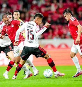 Momento de Internacional x Flamengo pelo Campeonato Brasileiro