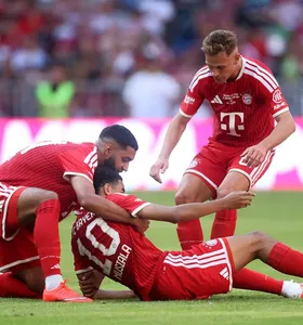 Jamal Musiala desmaia em campo