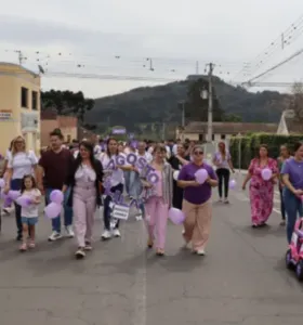 O Agosto Lilás faz referência ao aniversário da Lei Maria da Penha e tem como objetivo ampliar a conscientização sobre a violência contra a mulher