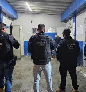 Após o cumprimento dos mandados, os presos foram encaminhados ao sistema penitenciário