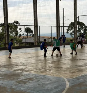 Entre os participantes estão crianças e adolescentes que encontram nas atividades uma oportunidade para desenvolver habilidades e se preparar para futuras competições