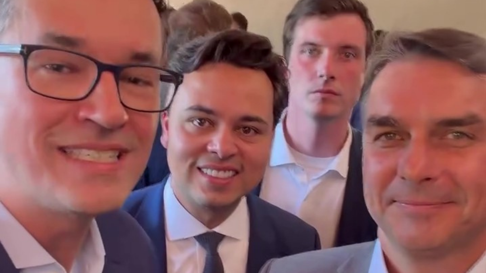 Deltan Dallagnol pede apoio de paranaenses para eleger Flávio Bolsonaro
