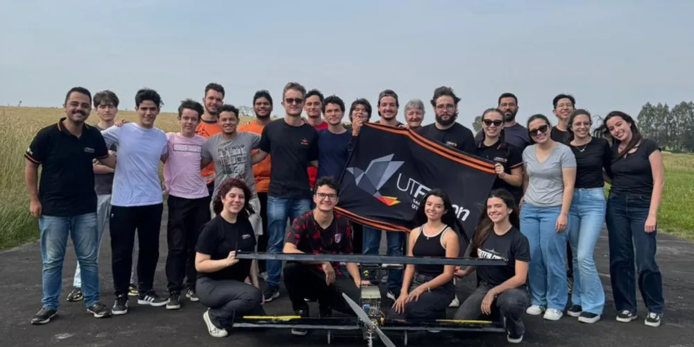 Para a disputa, os estudantes desenvolveram uma nova aeronave