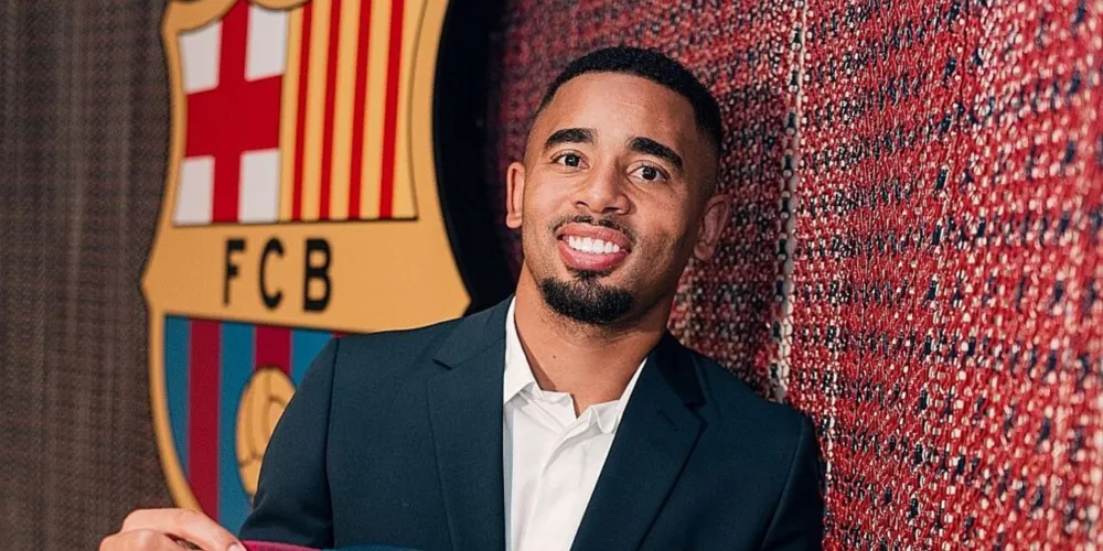 O ex-jogador do Arsenal será relacionado para a partida diante do Valência, neste domingo (06)