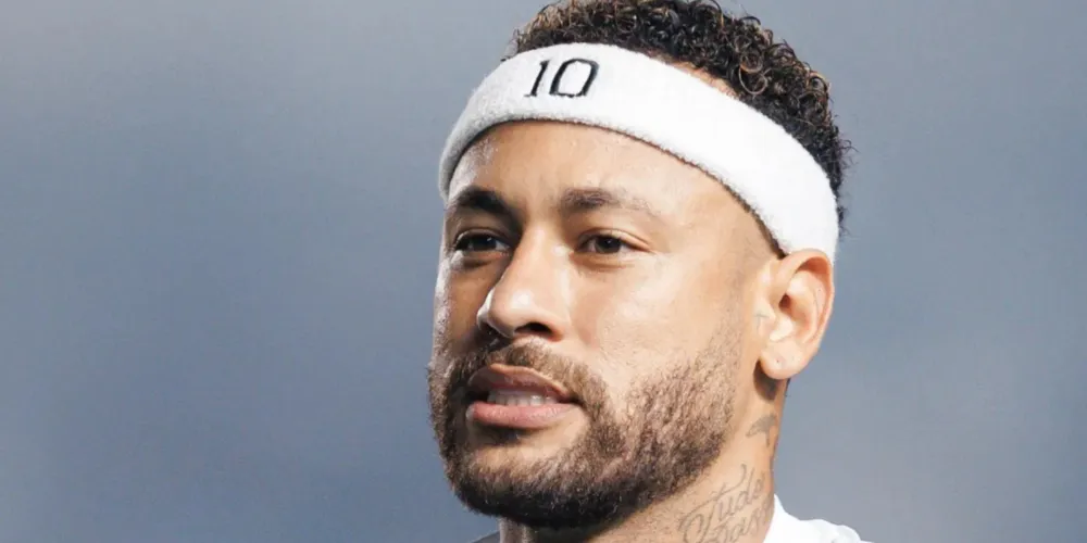Neymar sentiu uma lesão na partida contra o Palmeiras, na quarta-feira (02)