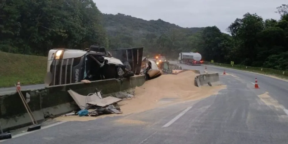 Acidente aconteceu no km 44 da rodovia