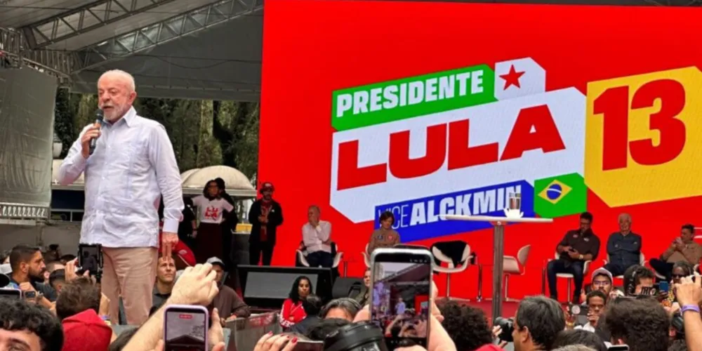 Lula esteve em Curitiba na manhã deste sábado (12)