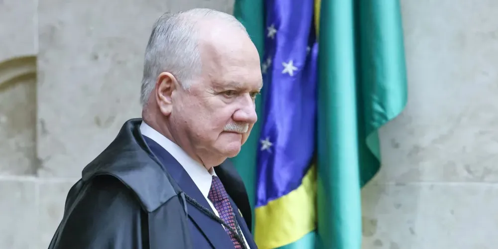 Ministro Edson Fachin em sessão plenária do STF
