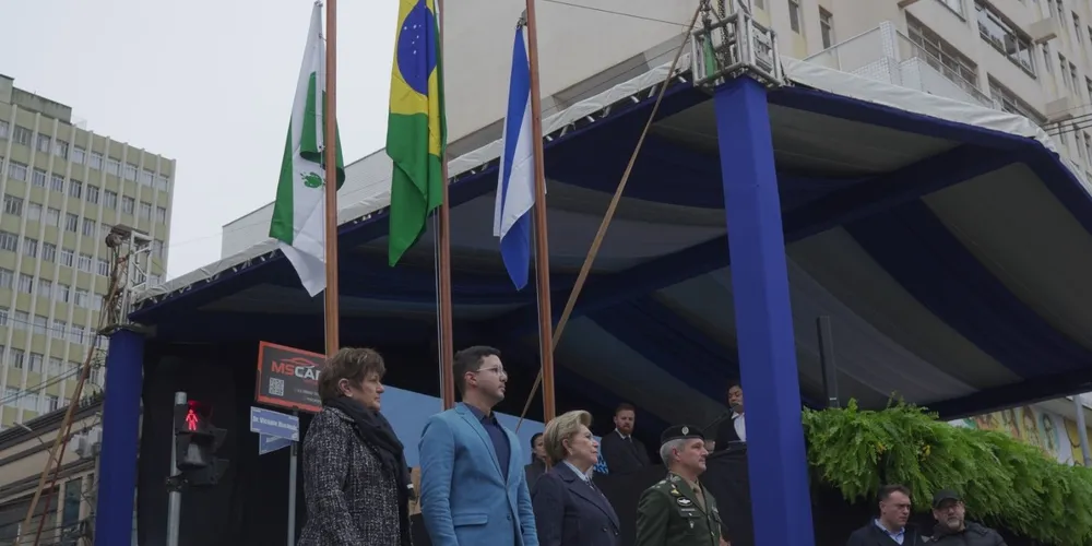 A celebração dos 203 anos conta ainda com a presença de autoridades municipais