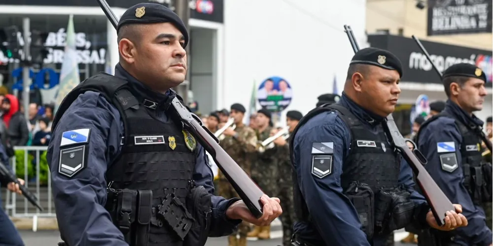 Desfile teve participação de mais de 70 entidades