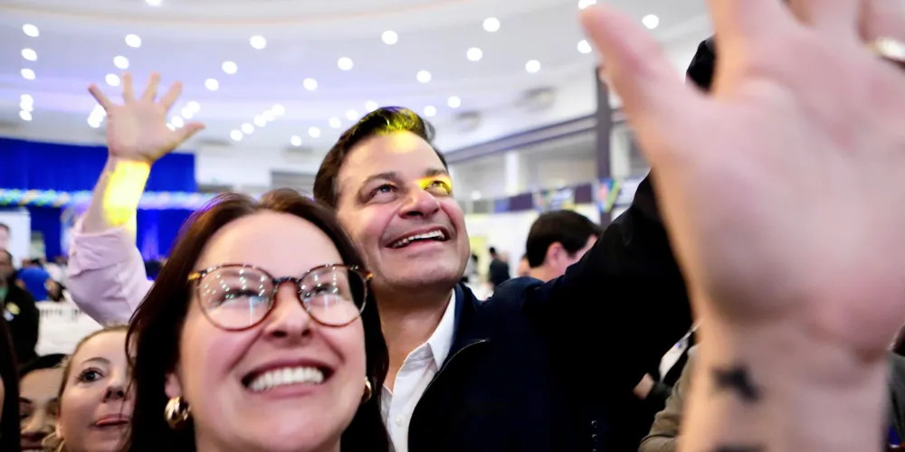 Sandro Alex (ao centro), candidato ao Governo do Paraná