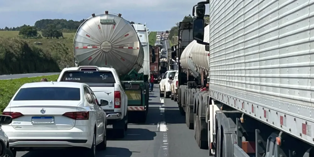 Trechos de congestionamento e lentidão são frequentemente registrados no trecho entre Ponta Grossa e Curitiba